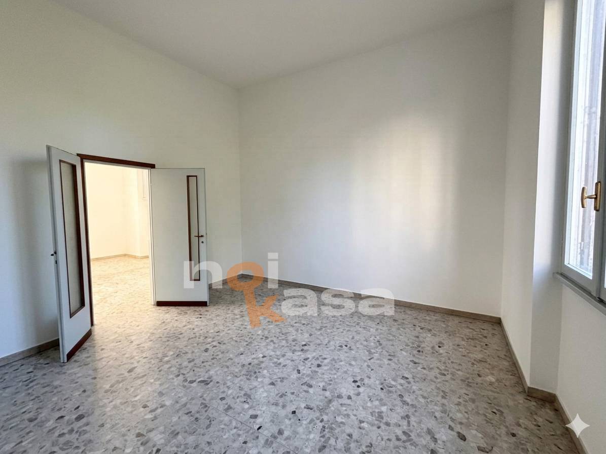 Locale commerciale in affitto a Busto Arsizio, Don Paolo