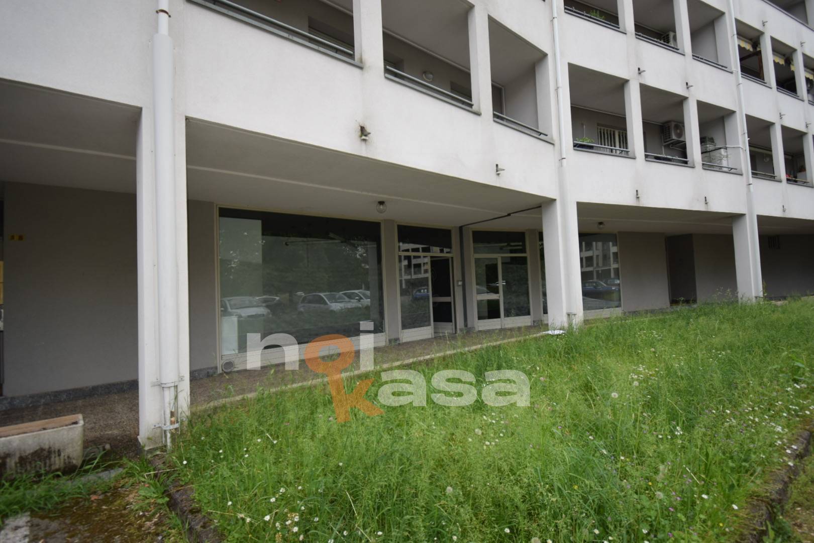 Locale commerciale in vendita a Cassano Magnago