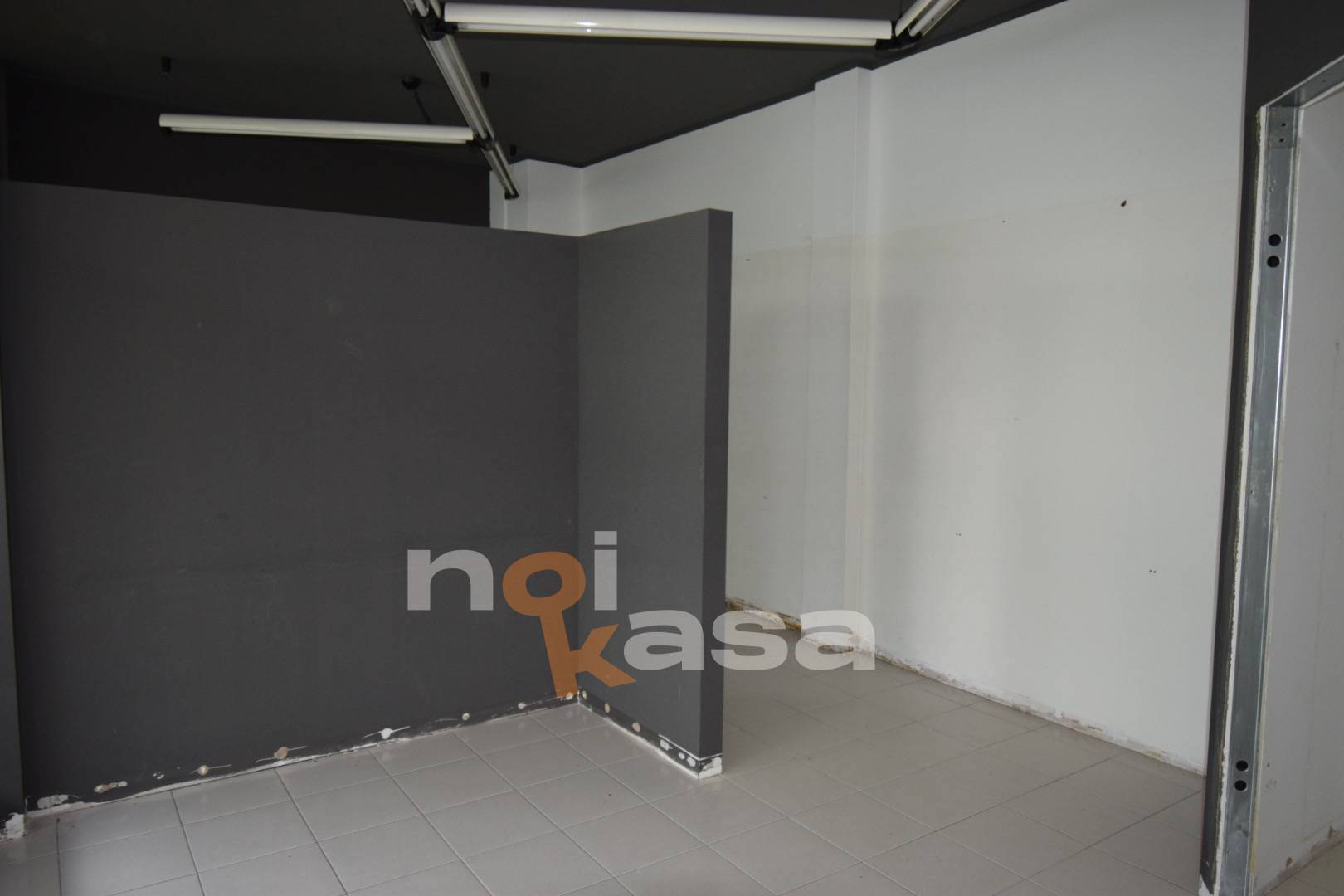 Locale commerciale in vendita a Cassano Magnago