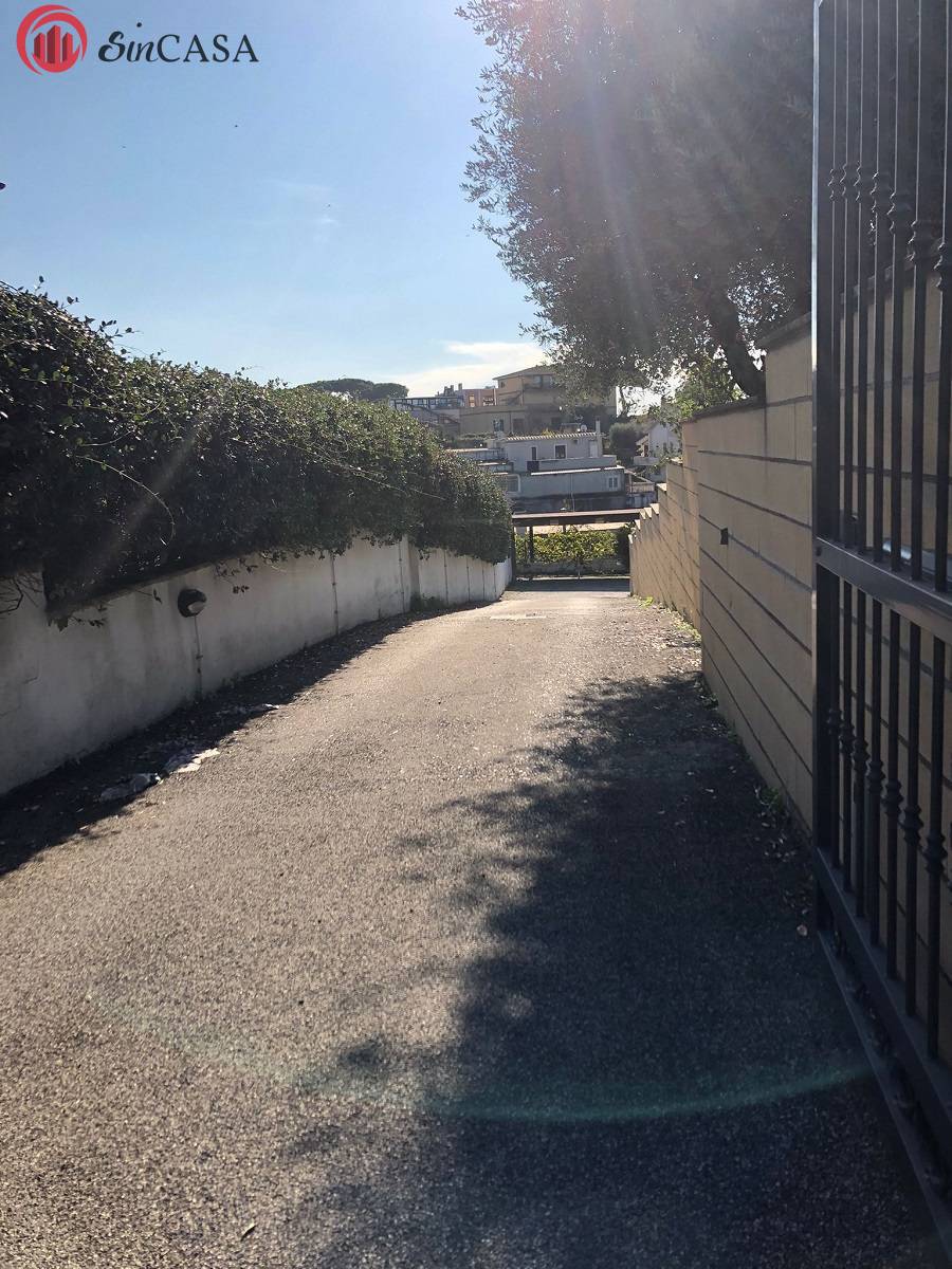 Posto auto coperto in vendita a Fiumicino, Aranova