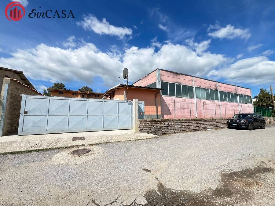 Locale commerciale in vendita a Fiumicino, Aranova