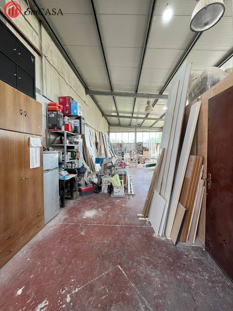 Locale commerciale in vendita a Fiumicino, Aranova