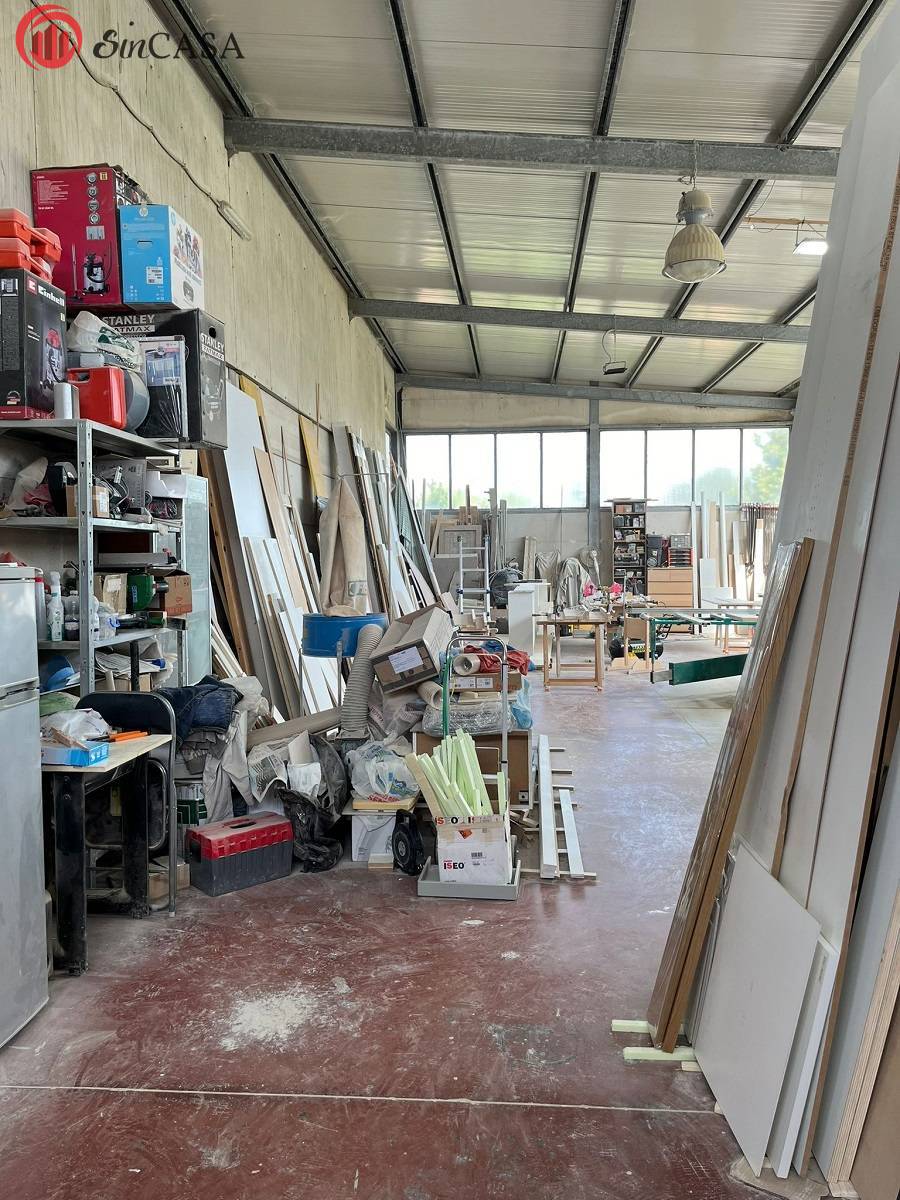 Locale commerciale in vendita a Fiumicino, Aranova