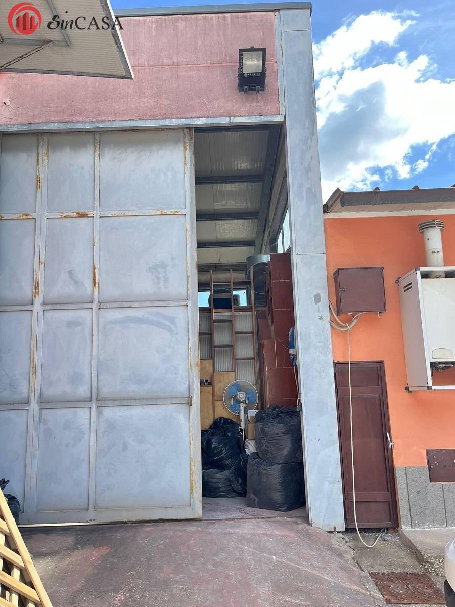 Locale commerciale in vendita a Fiumicino, Aranova