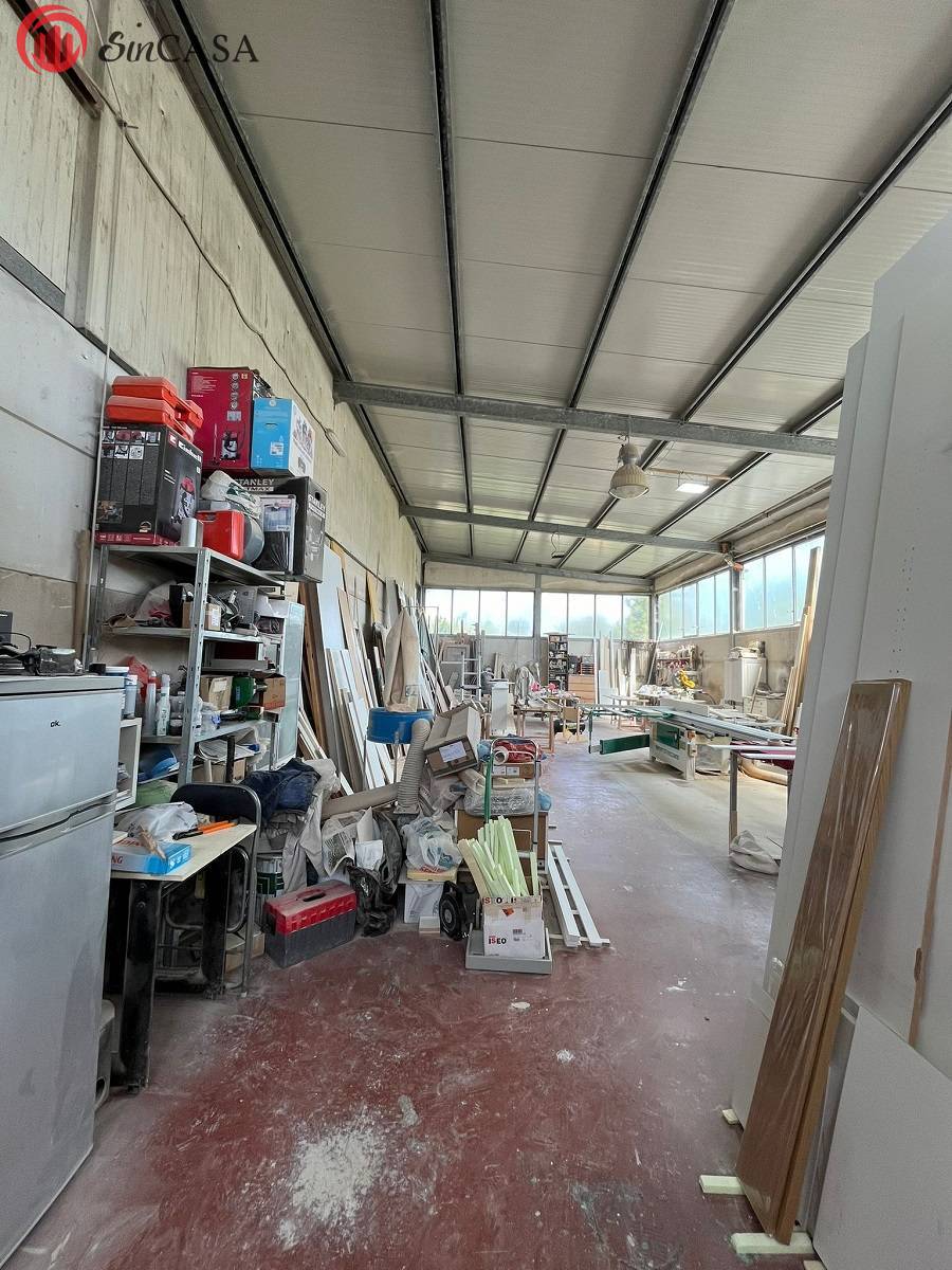 Locale commerciale in vendita a Fiumicino, Aranova