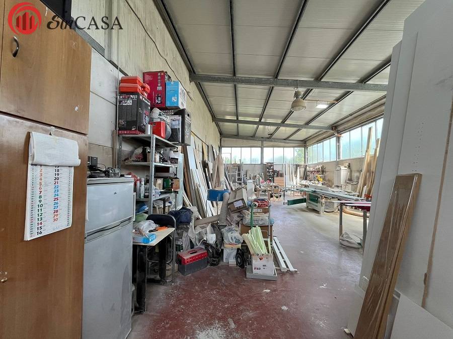 Locale commerciale in vendita a Fiumicino, Aranova