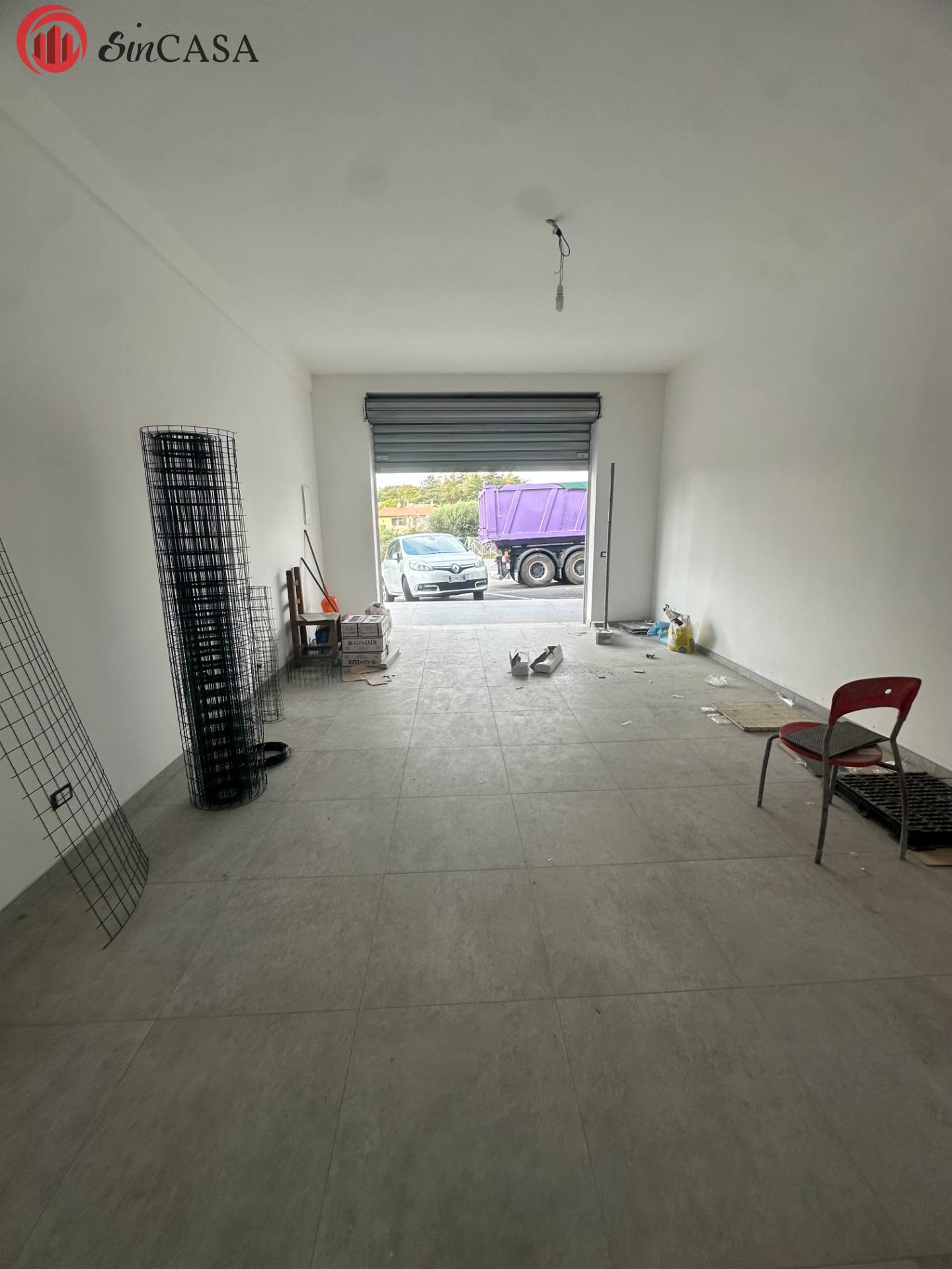 Locale commerciale in vendita a Fiumicino, Aranova