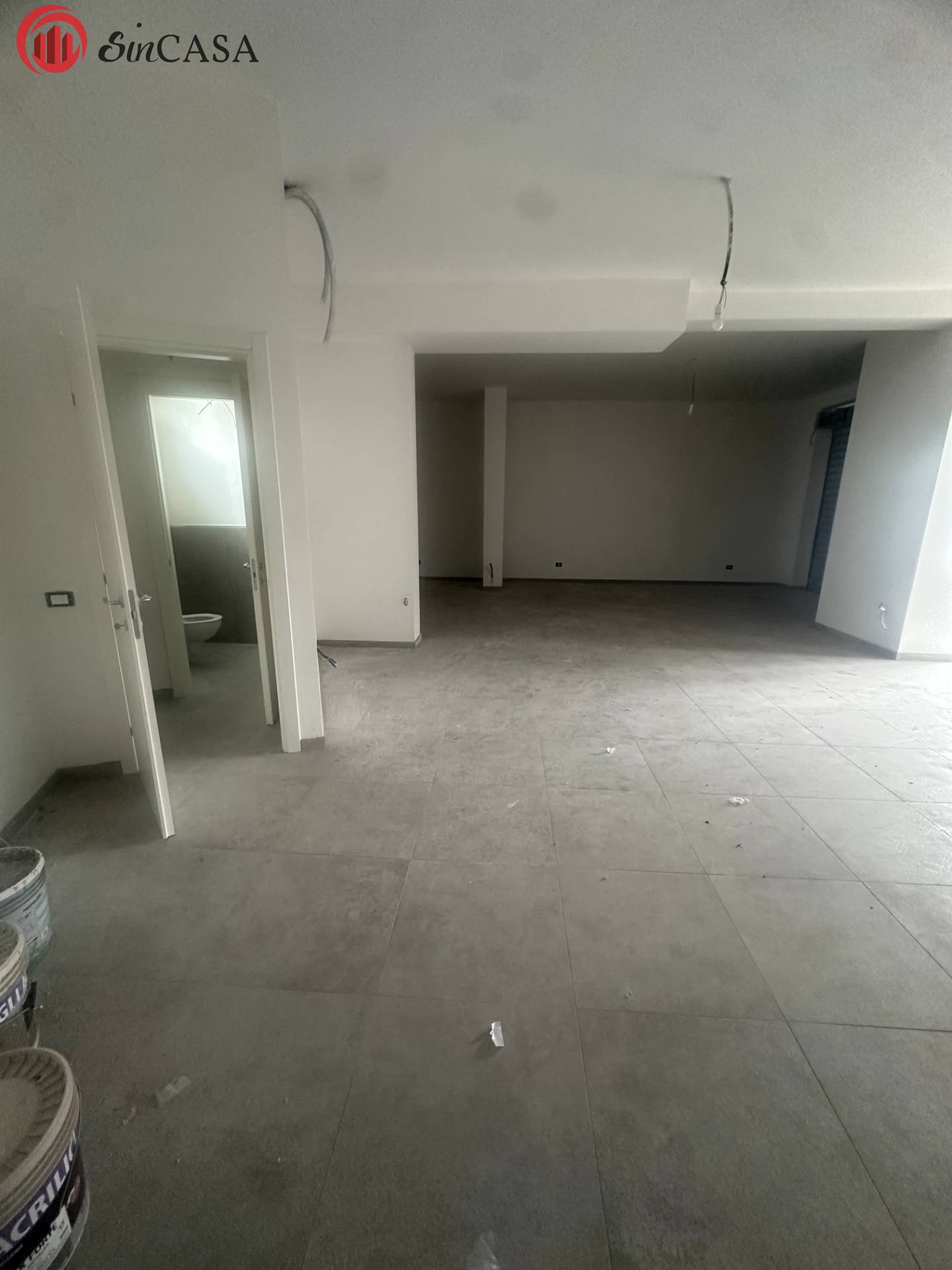 Locale commerciale in vendita a Fiumicino, Aranova