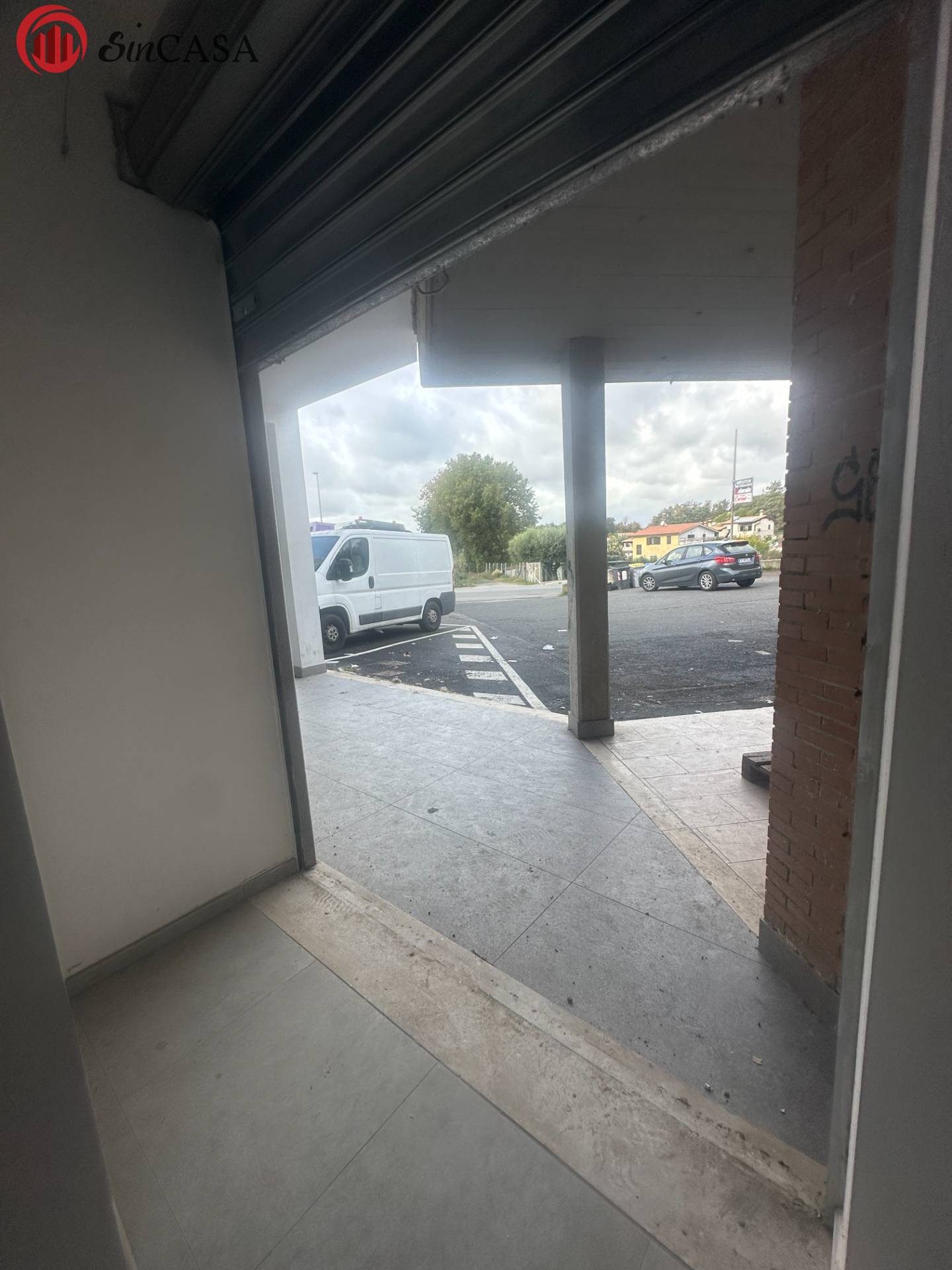 Locale commerciale in vendita a Fiumicino, Aranova