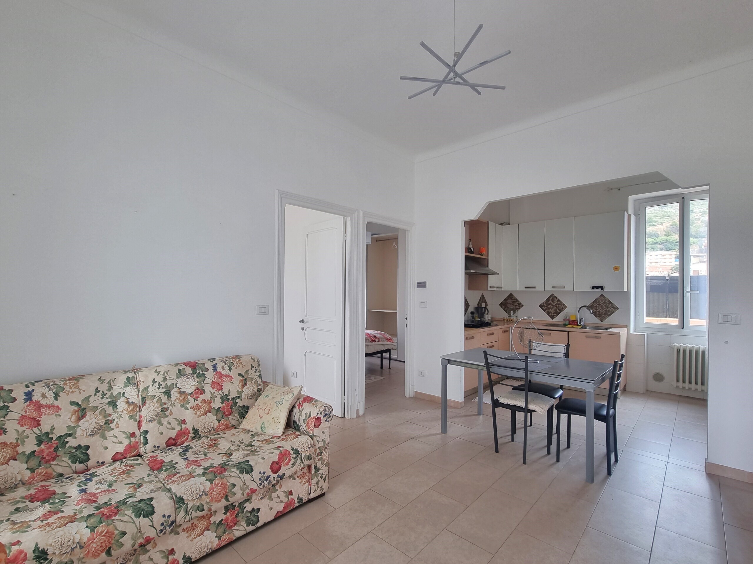 Casa indipendente con giardino in via alla spiaggia 21, Ventimiglia