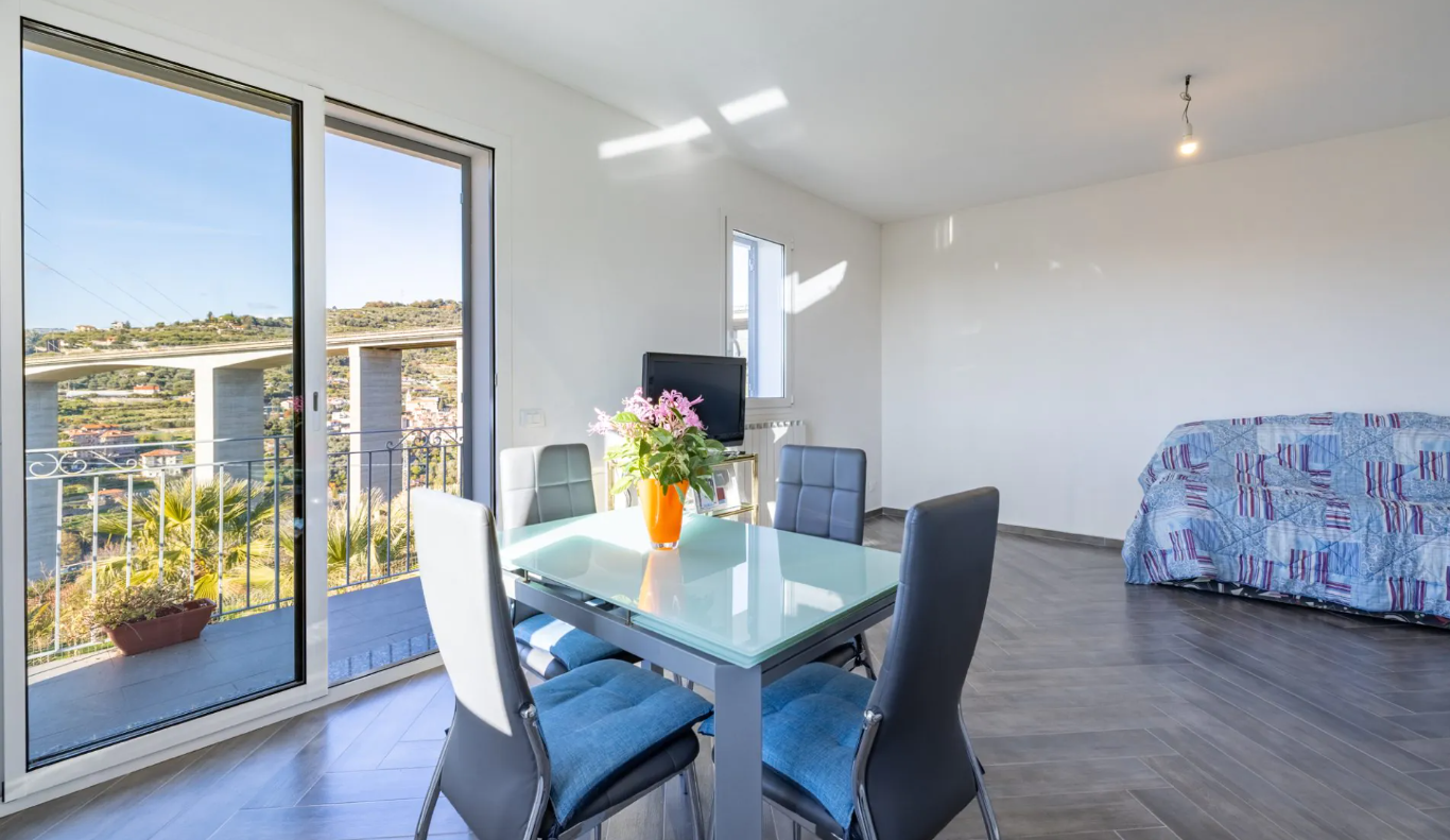 Casa indipendente con giardino in via sapergo 2, Bordighera