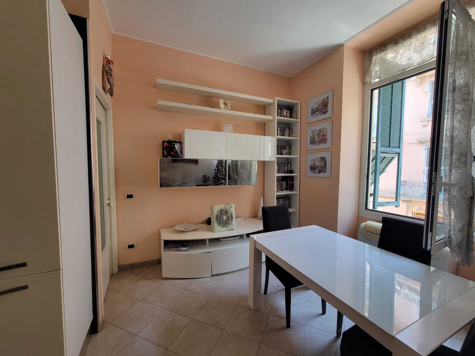 Trilocale ristrutturato in via metella 1, Ventimiglia