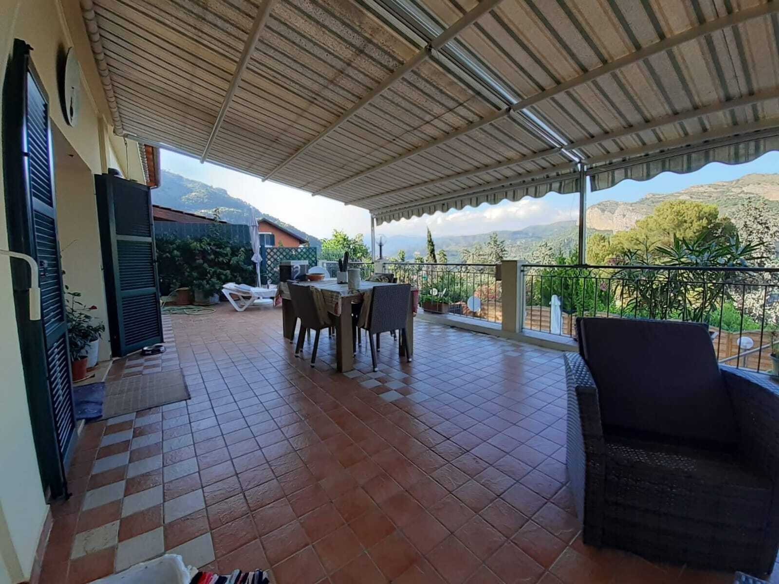 Casa indipendente con terrazzi in via sant'anna 111, Ventimiglia