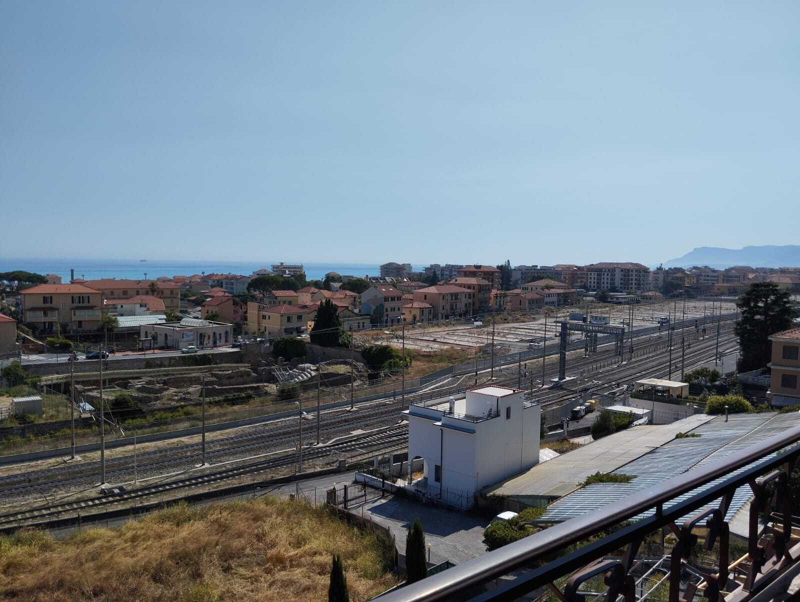 Bilocale vista mare in via porta di provenza 10, Ventimiglia