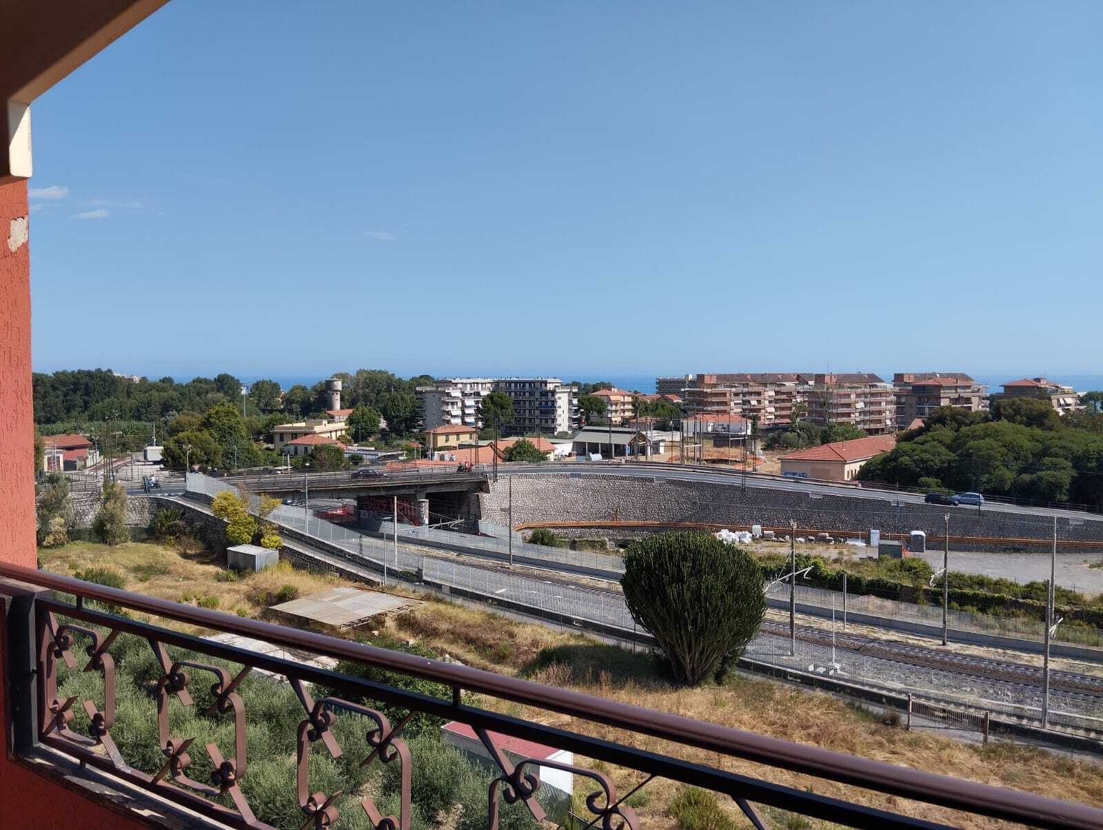 Bilocale vista mare in via porta di provenza 10, Ventimiglia