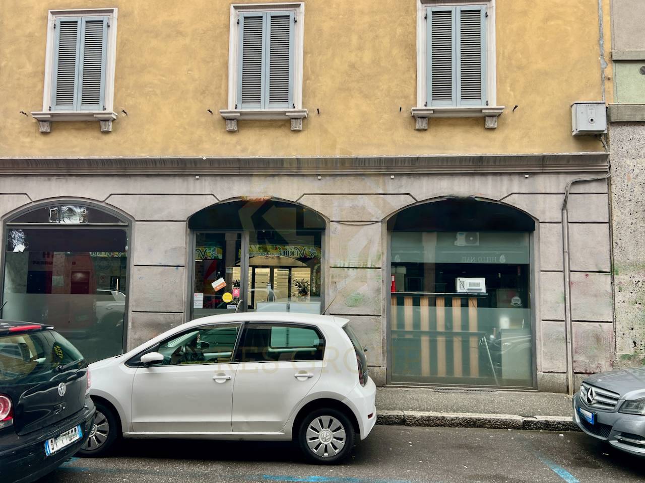 Locale commerciale in vendita a Monza, San Carlo