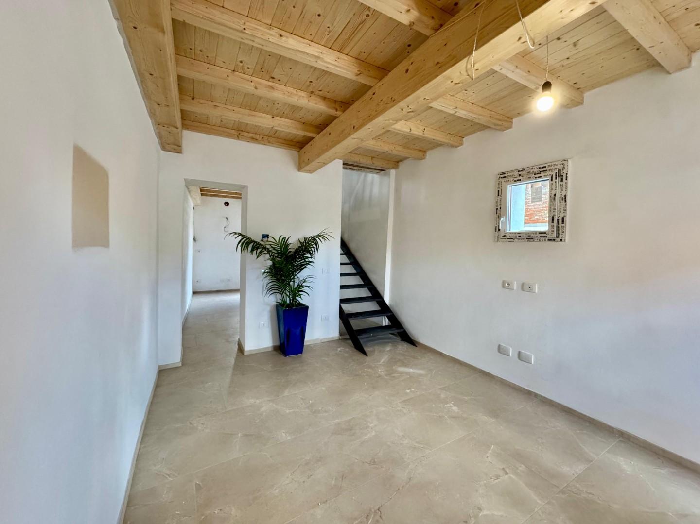 Villa con giardino, Lucca san vito