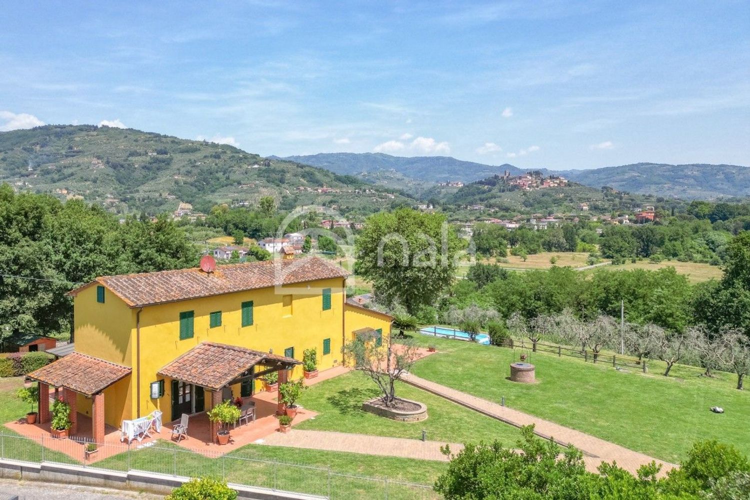 Villa con giardino a Uzzano