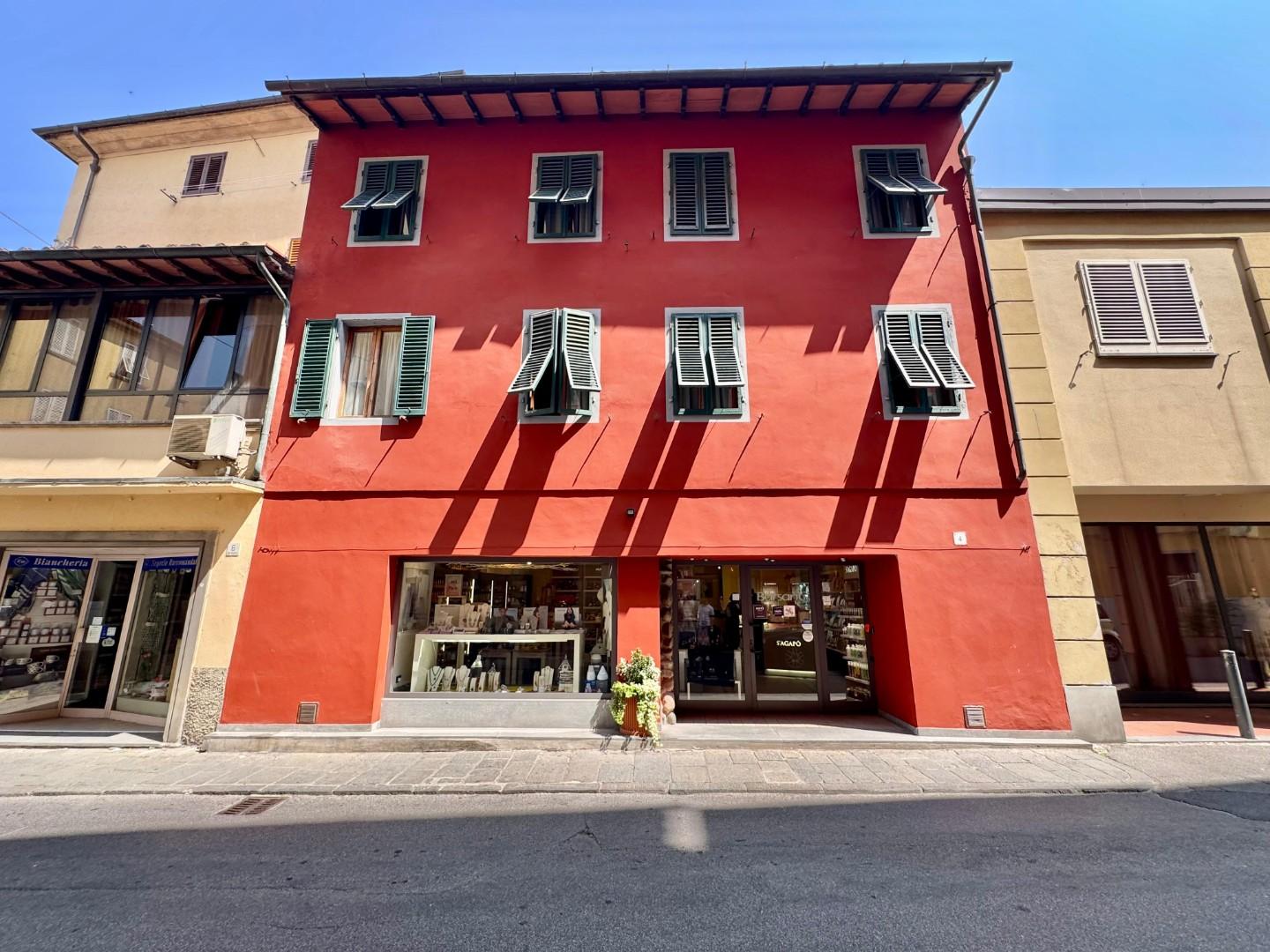 Negozio in vendita a Pescia