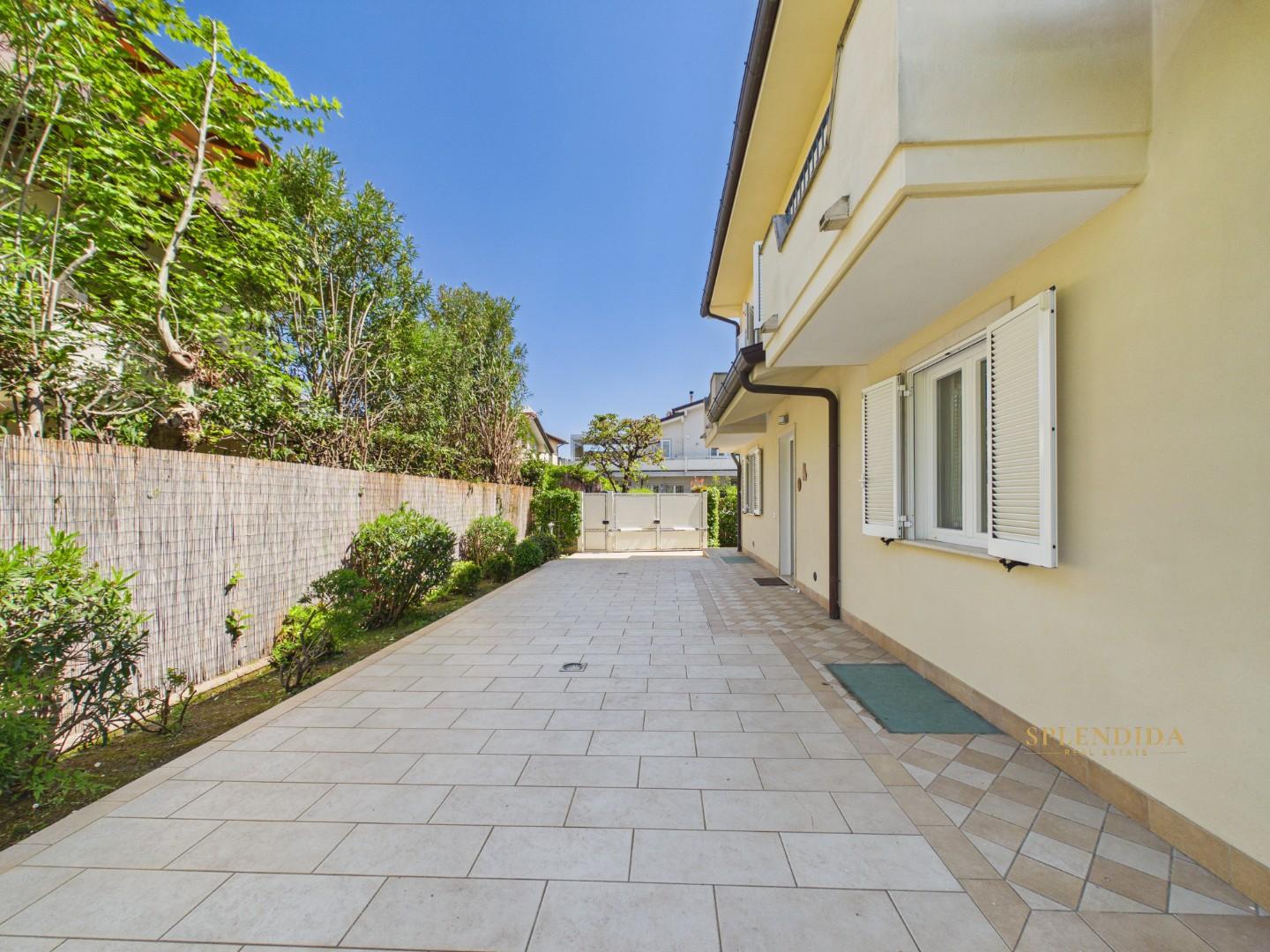 Villa arredata in affitto, Forte dei Marmi centro