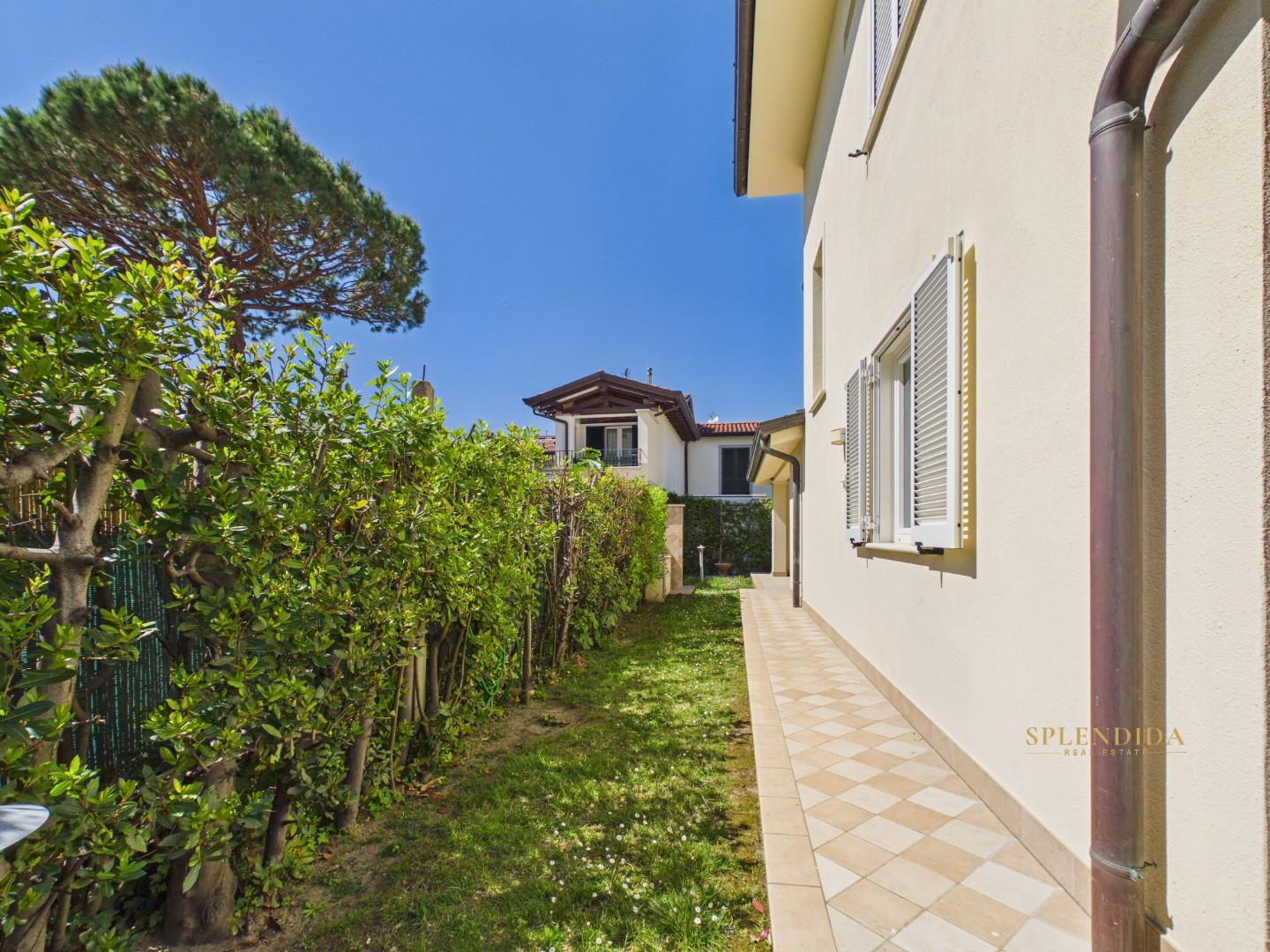 Villa arredata in affitto, Forte dei Marmi centro