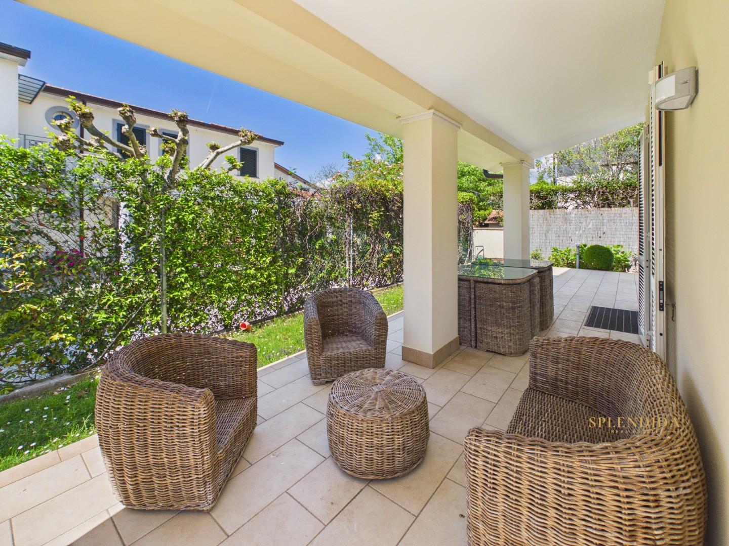 Villa arredata in affitto, Forte dei Marmi centro