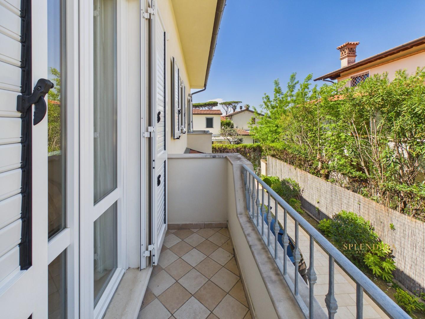 Villa arredata in affitto, Forte dei Marmi centro