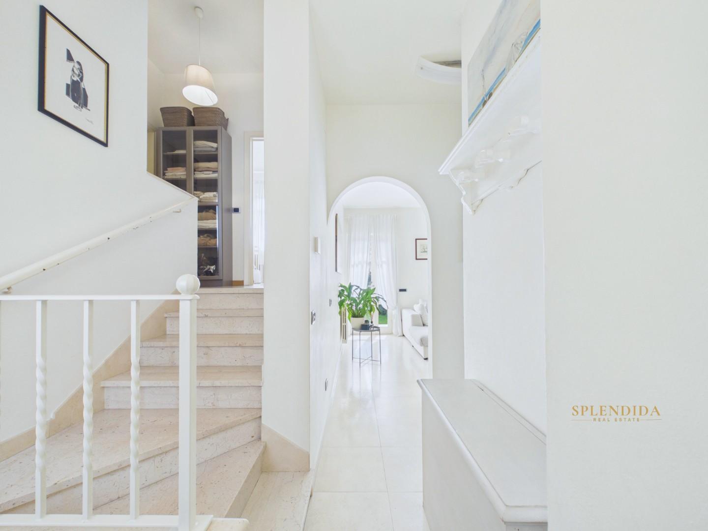 Villa arredata in affitto a Forte dei Marmi