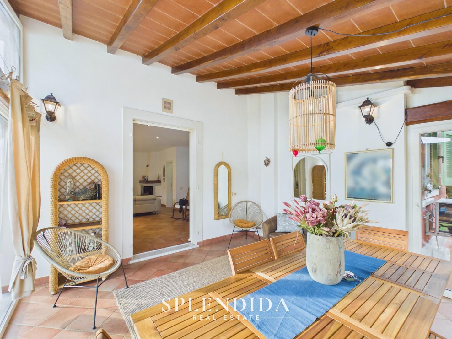 Villa con giardino, Seravezza querceta