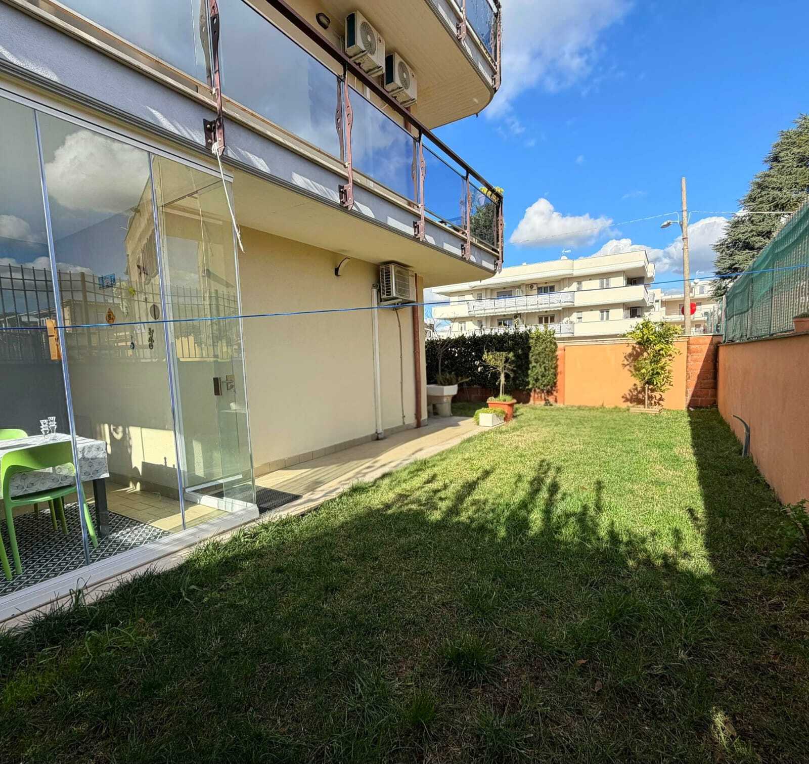 Trilocale con giardino in via luigi einaudi 11, Marino