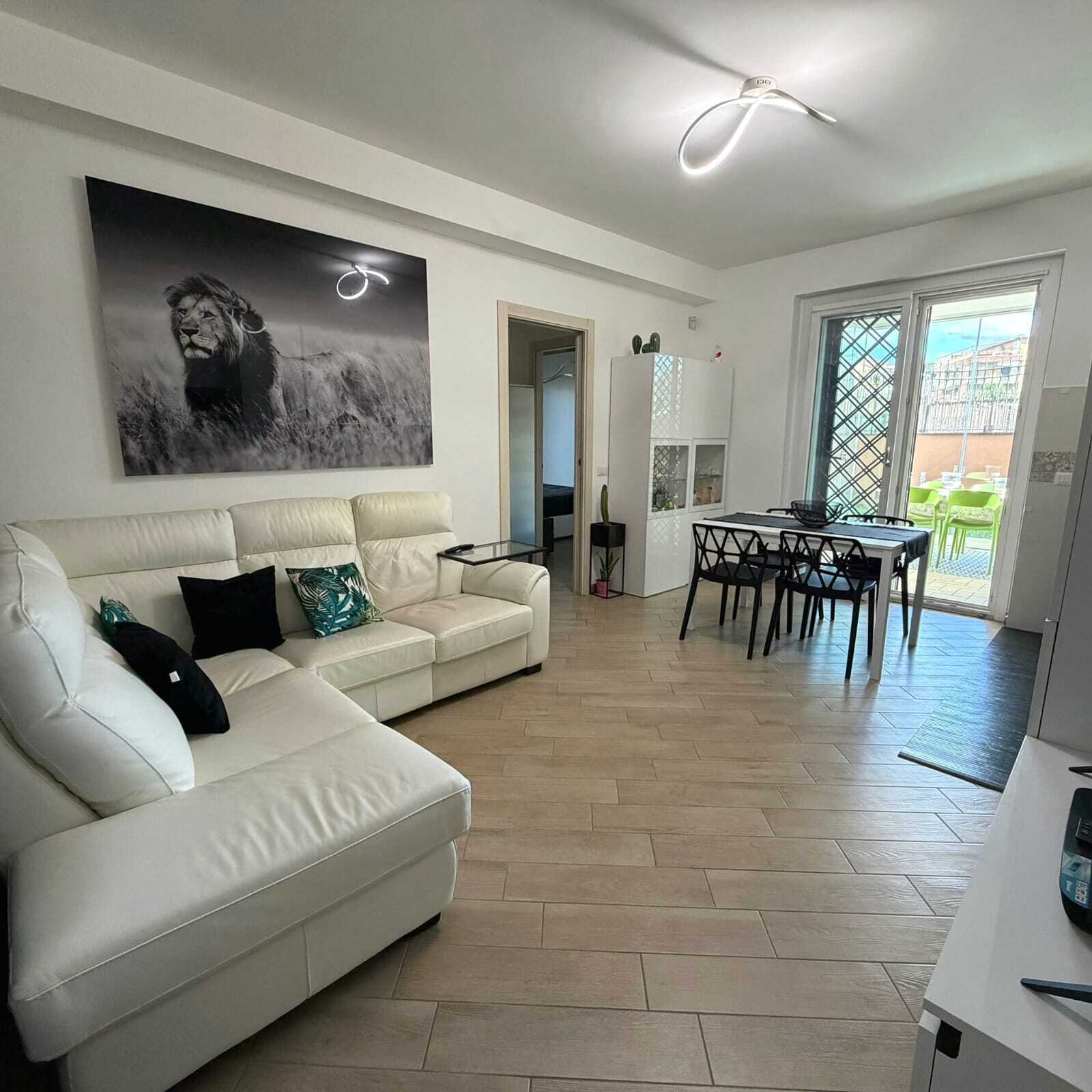 Trilocale con giardino in via luigi einaudi 11, Marino