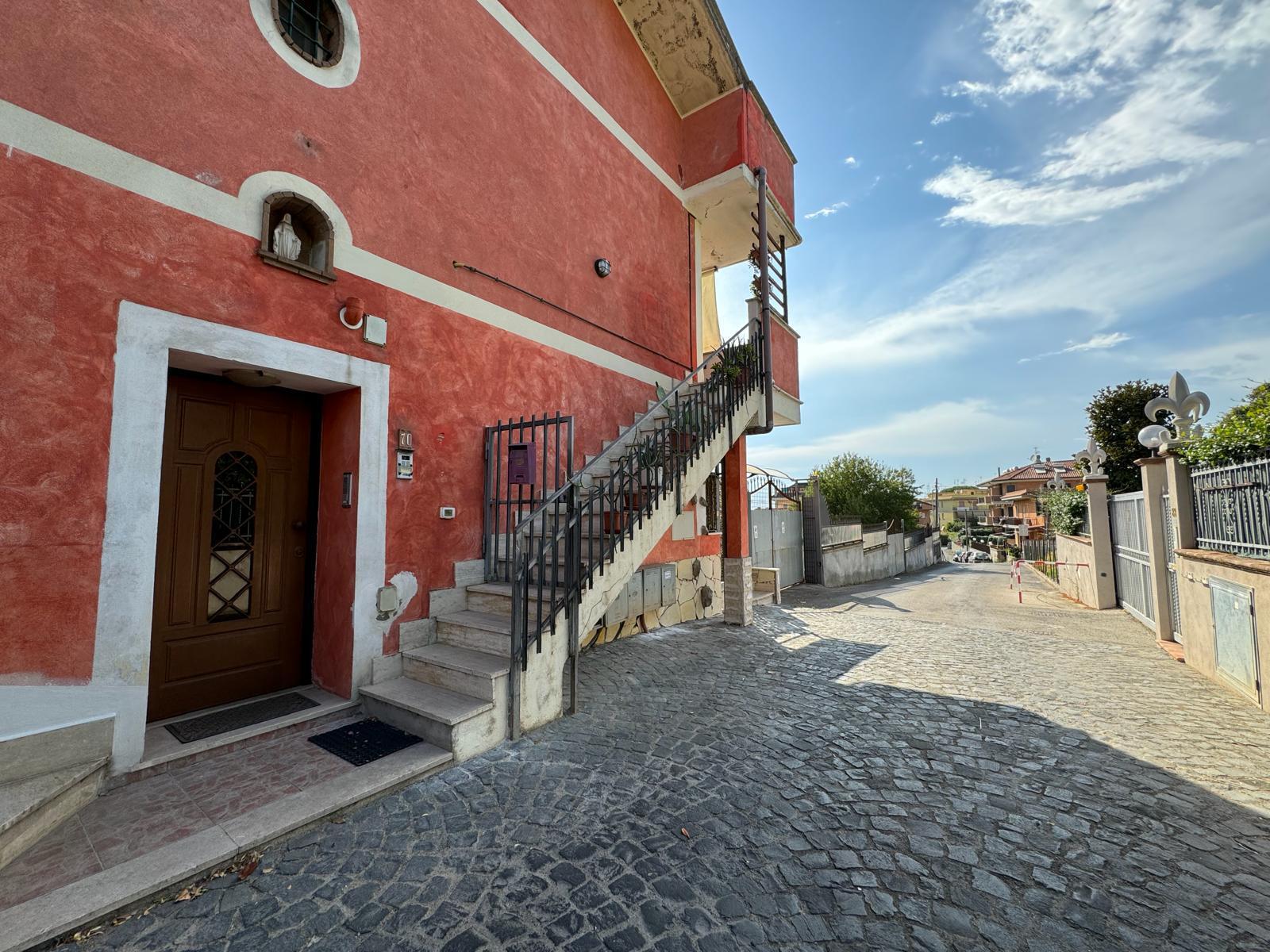 Quadrilocale da ristrutturare in via amatore sciesa 70, Marino