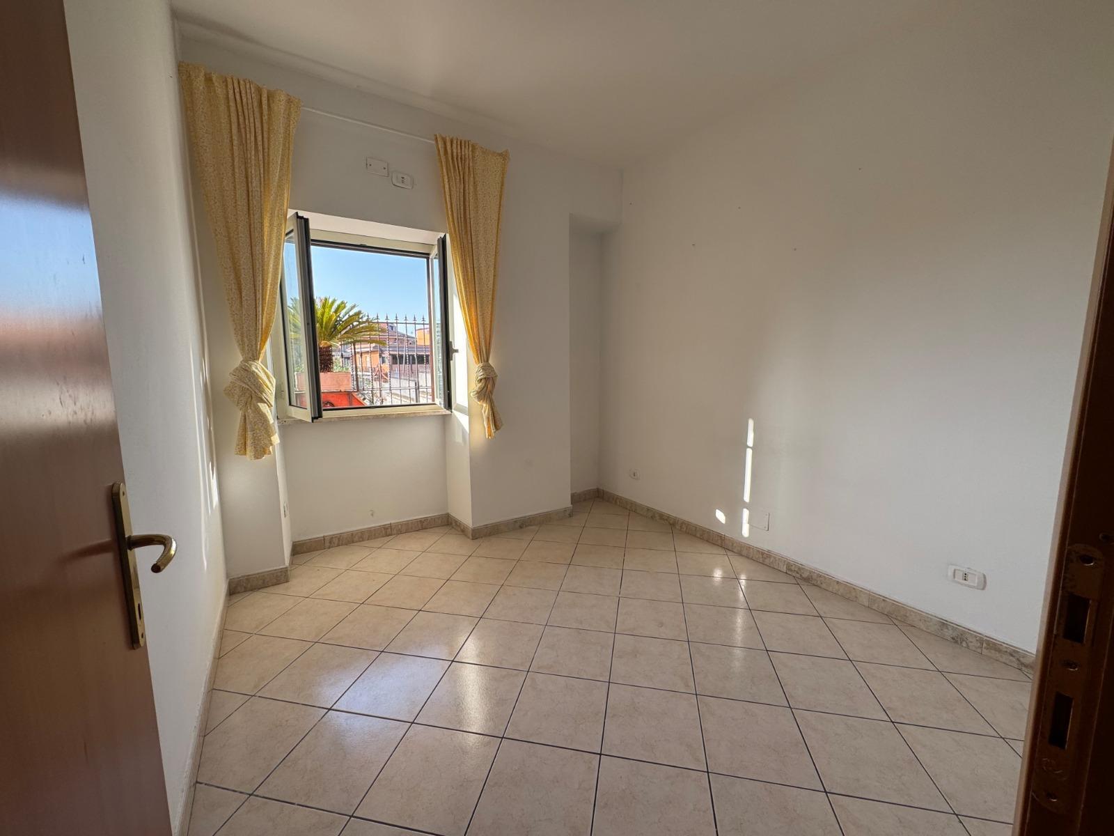 Quadrilocale da ristrutturare in via amatore sciesa 70, Marino