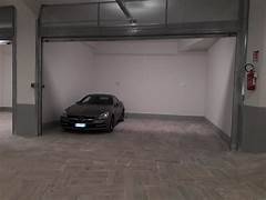 Posto auto coperto in affitto a Trieste, Centro