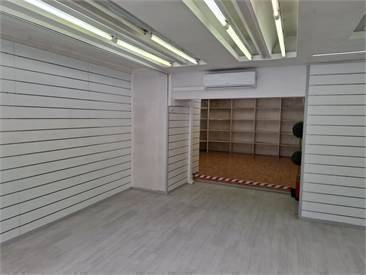 Locale commerciale in affitto a Trieste, Centro