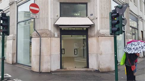 Locale commerciale in affitto a Trieste, Centro
