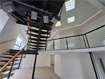 Locale commerciale in affitto a Trieste, Centro