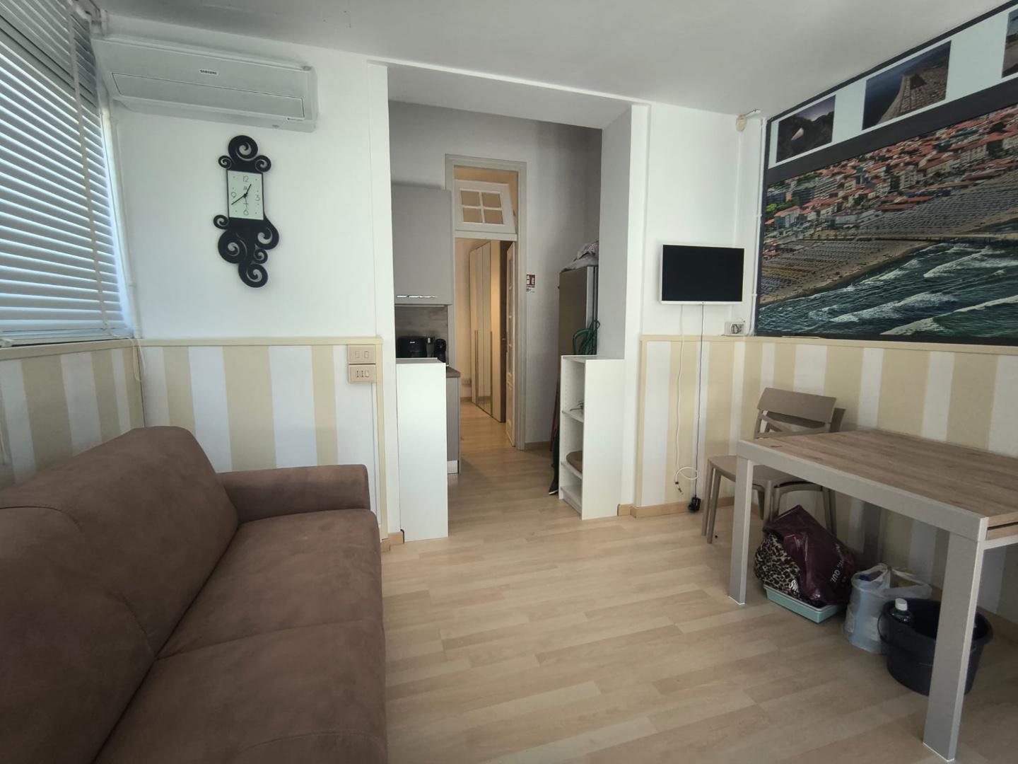 Trilocale arredato in affitto, Camaiore lido di