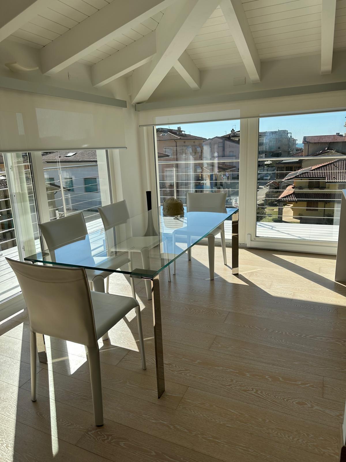 Attico vista mare, Camaiore lido di