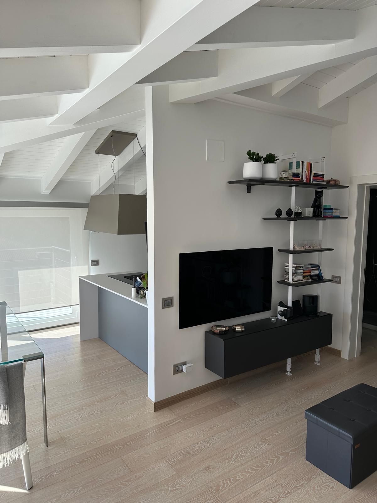 Attico vista mare, Camaiore lido di