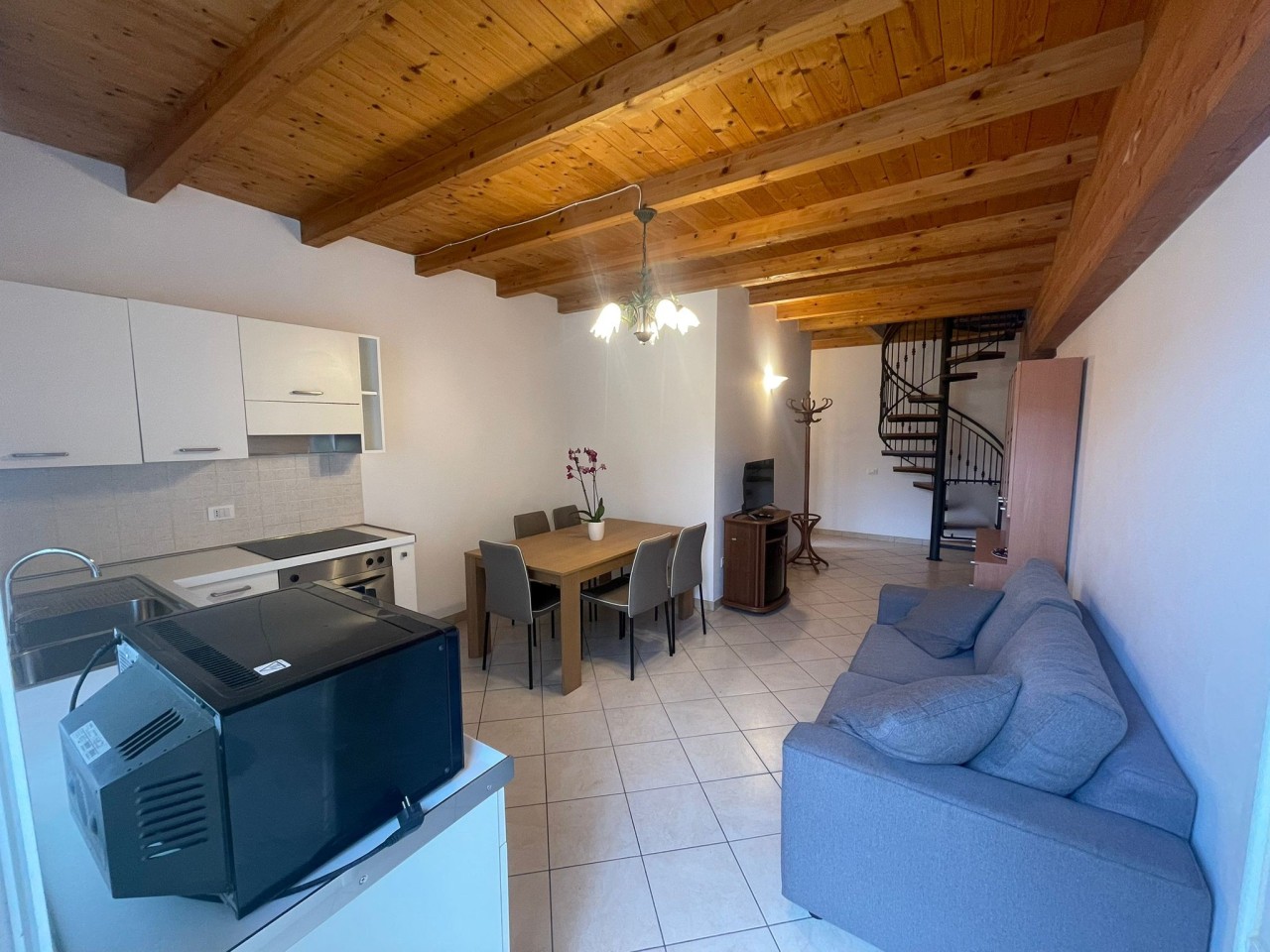 Trilocale arredato in affitto, Camaiore lido di