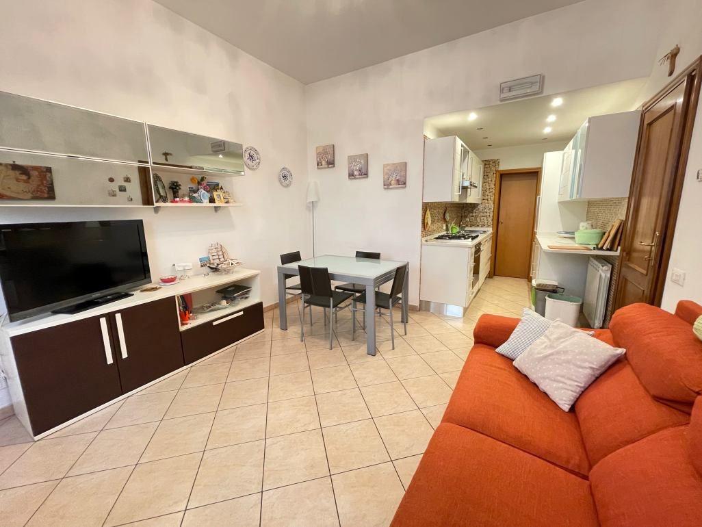Trilocale arredato in affitto, Camaiore lido di