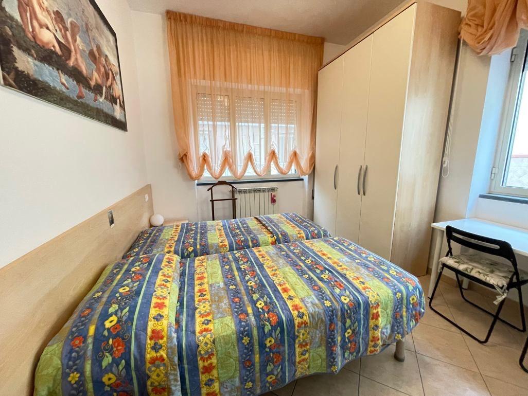 Trilocale arredato in affitto, Camaiore lido di