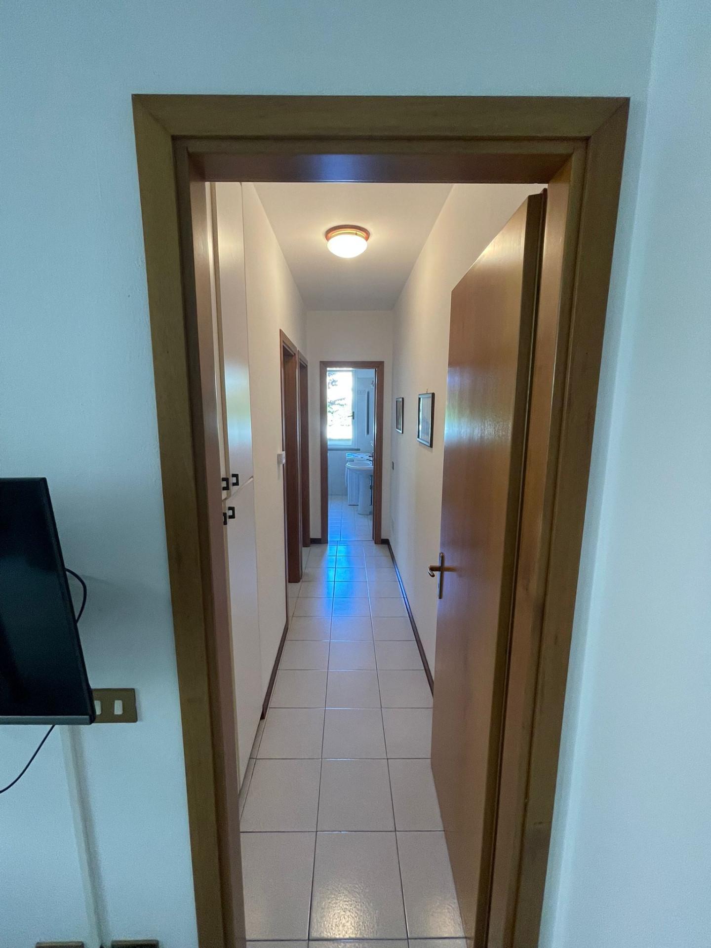 Trilocale arredato in affitto, Camaiore lido di