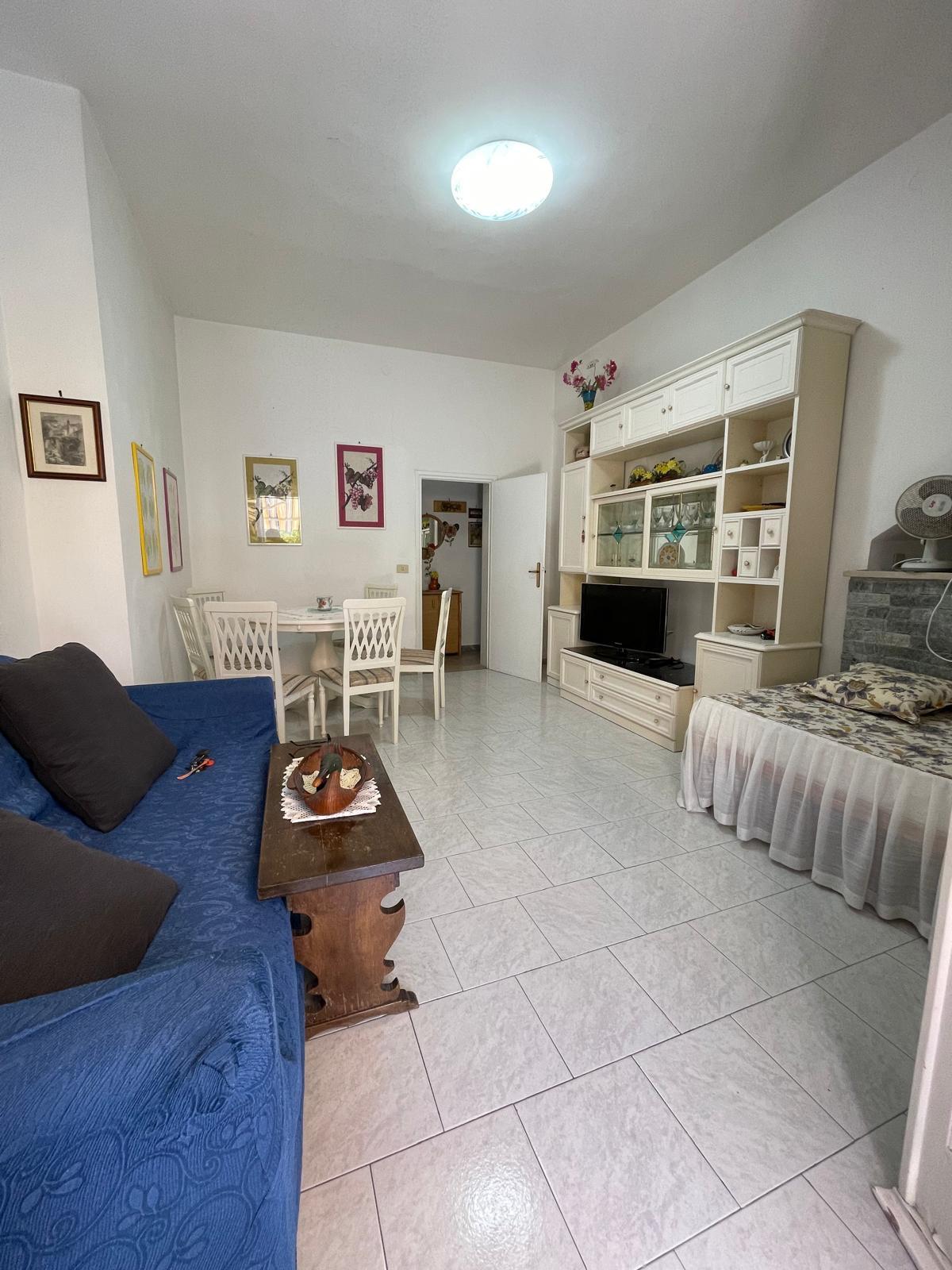 Trilocale arredato in affitto, Camaiore lido di