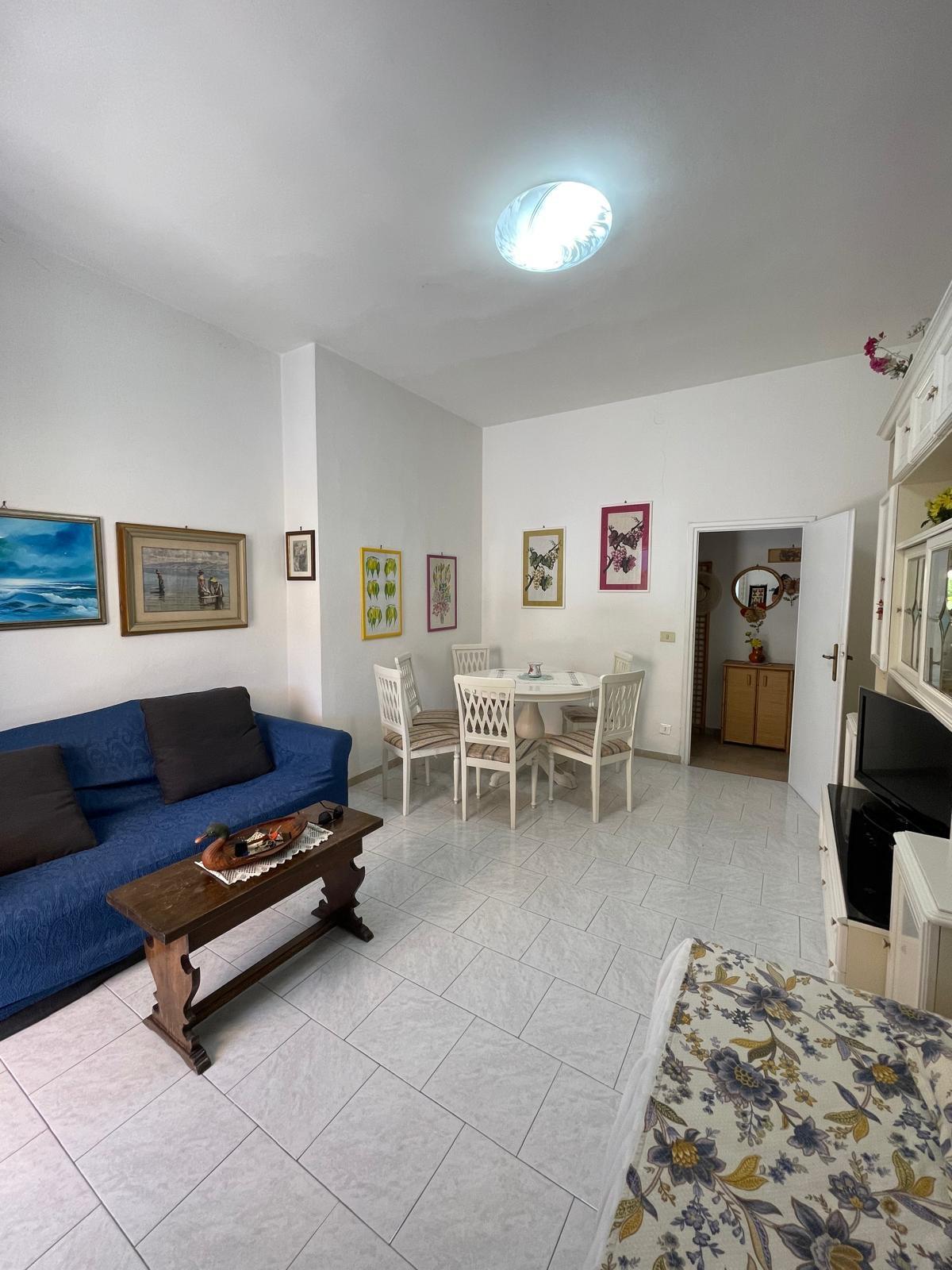 Trilocale arredato in affitto, Camaiore lido di