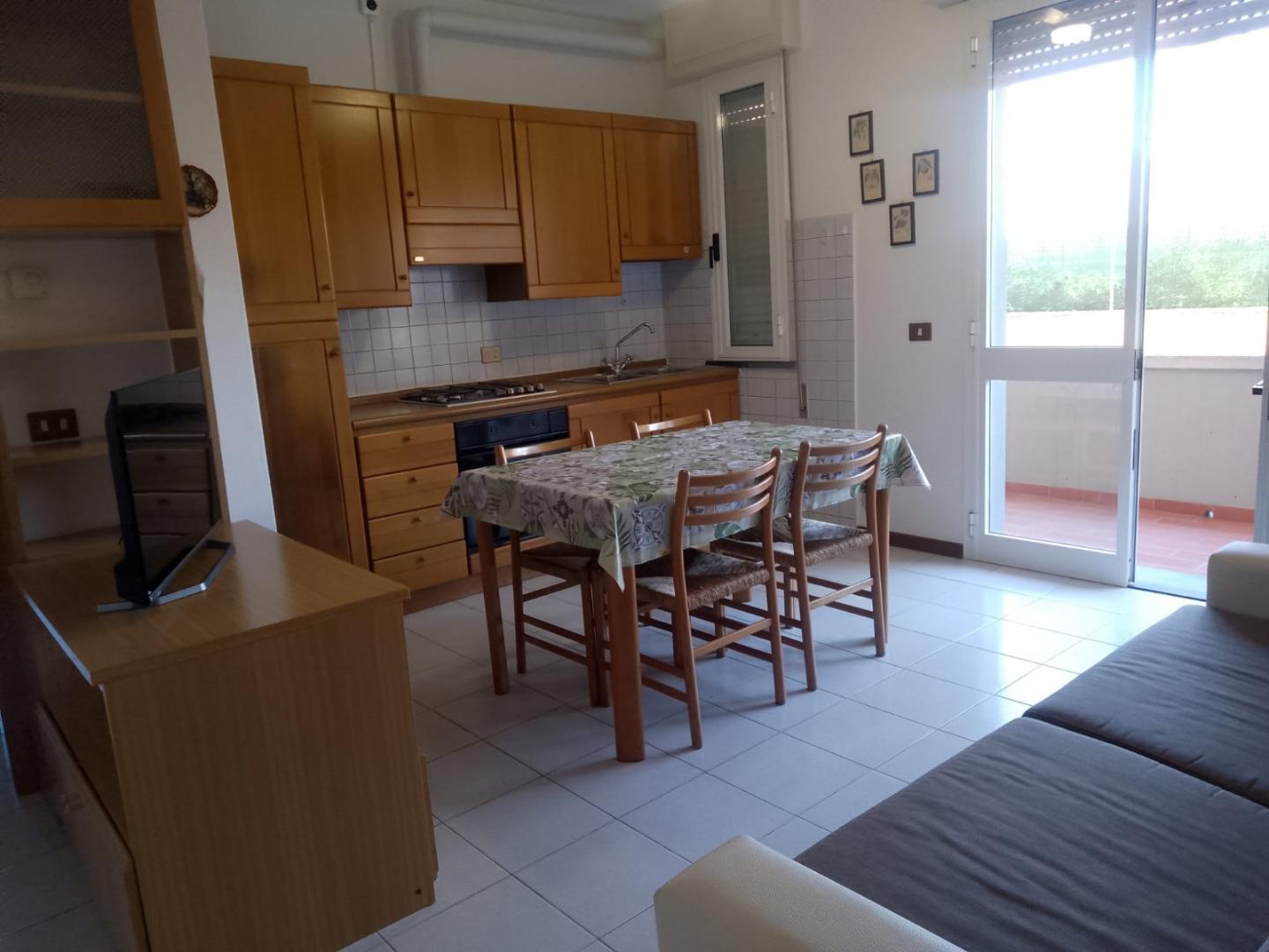 Trilocale arredato in affitto, Camaiore lido di