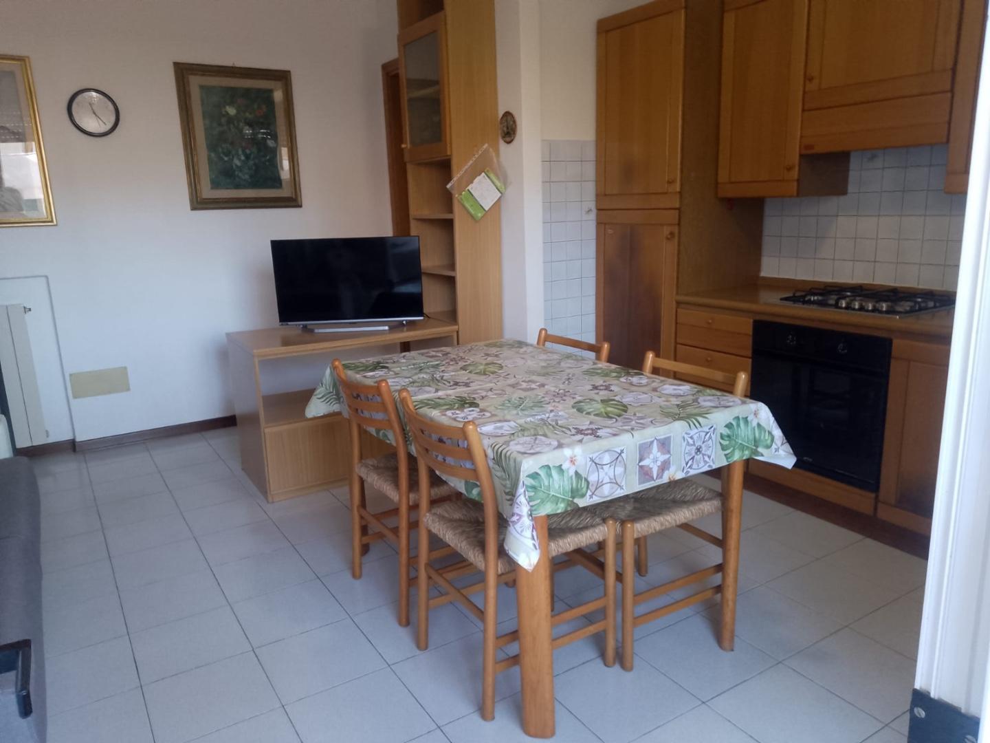 Trilocale arredato in affitto, Camaiore lido di