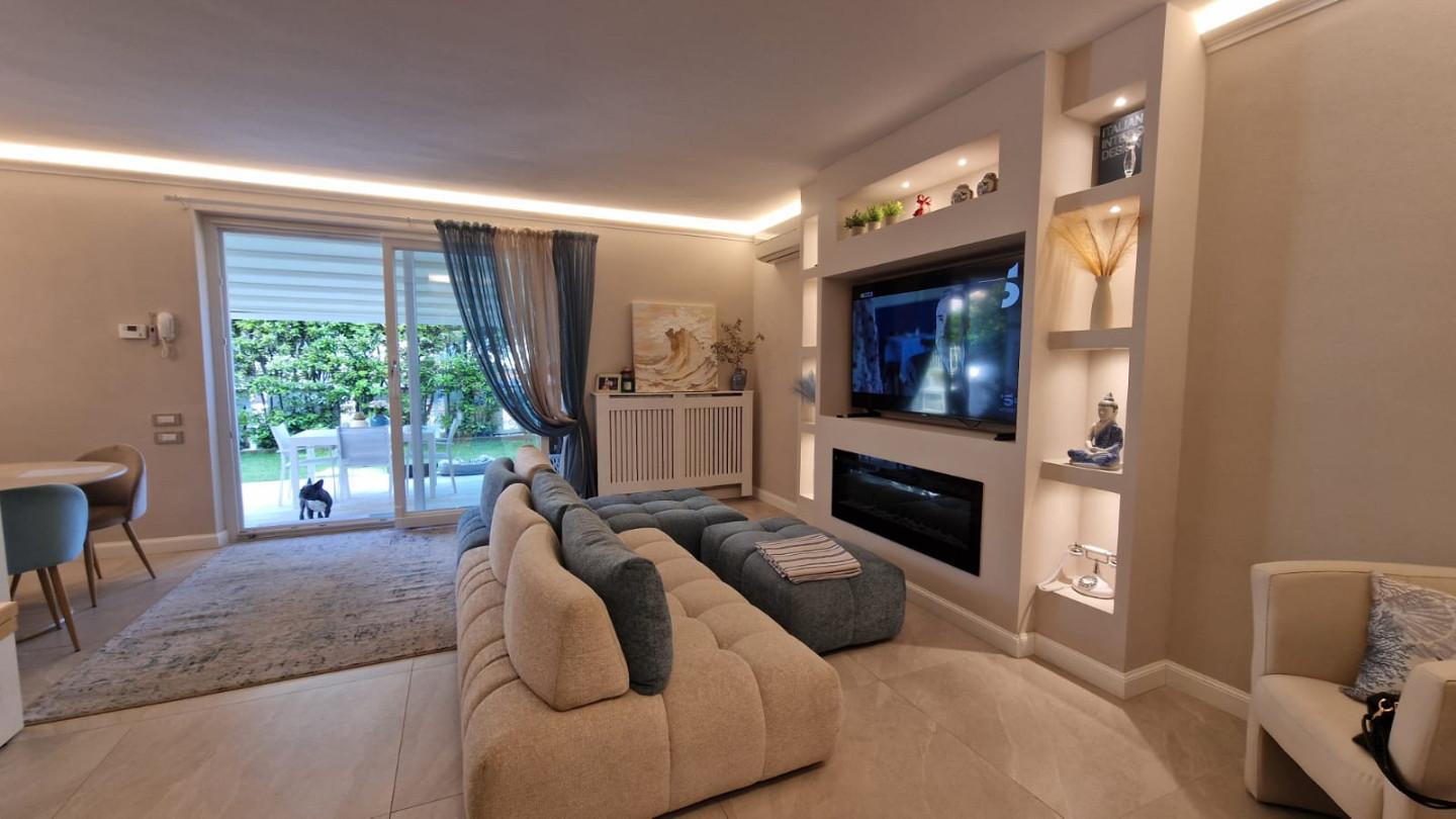 Villa Bifamiliare con giardino, Camaiore lido di