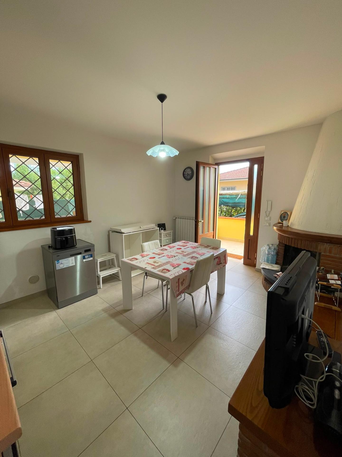 Appartamento con giardino, Camaiore capezzano pianore
